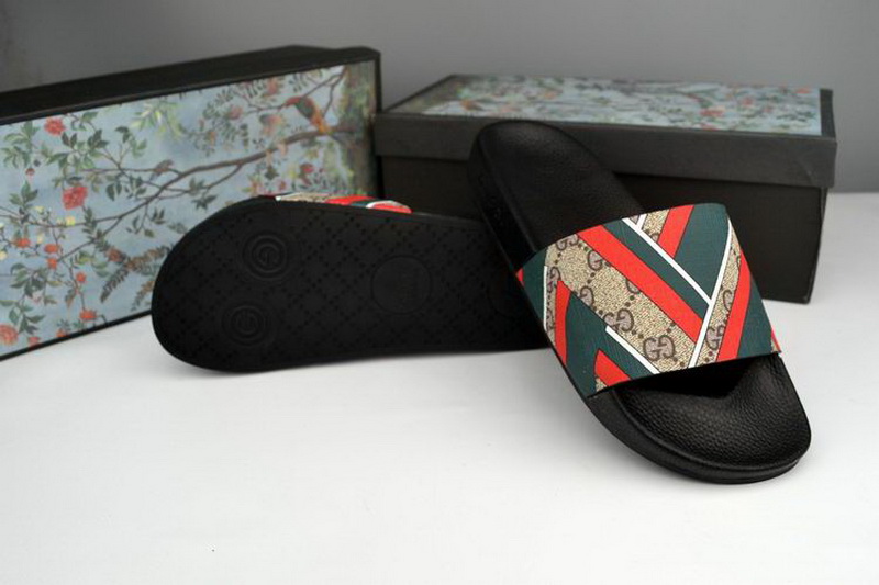 Gucci Slippers Woman--176